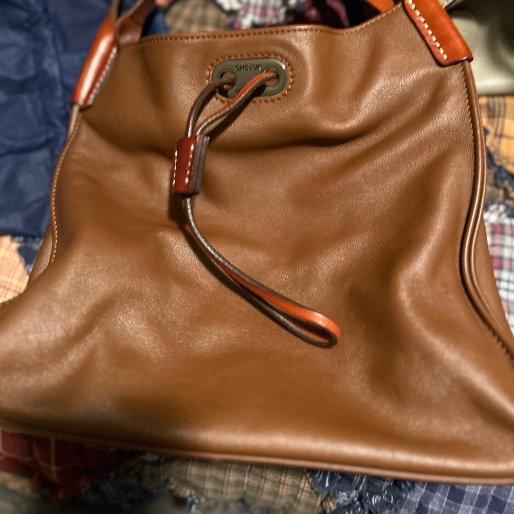 Reposh Beautiful Dooney and Bourke Oncour cinch hobo